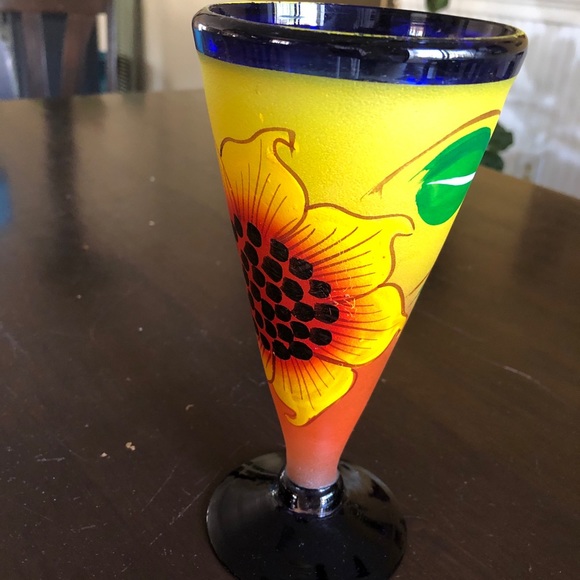 Colored glass hand painted vase - Picture 1 of 8